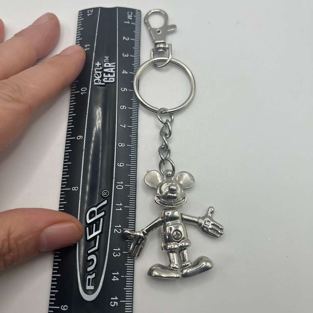 💕Disney Mickey Keychain 💕 - Picture 2 of 5